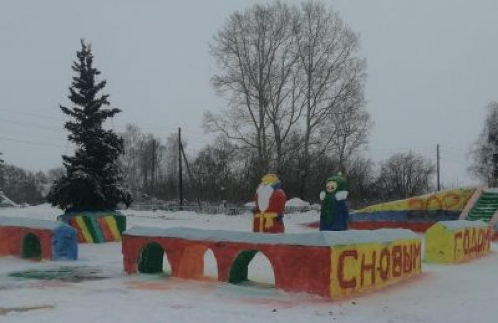 Жители Кочковского района построили зимний городок своими руками