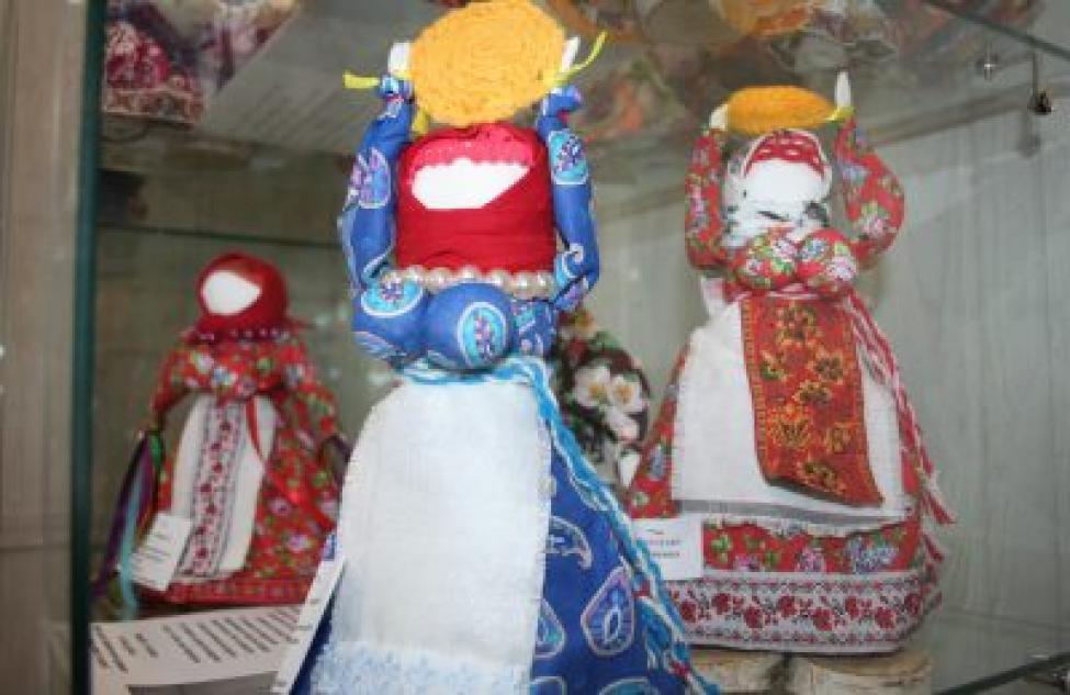 Кочковские мастерицы увлеклись созданием кукол