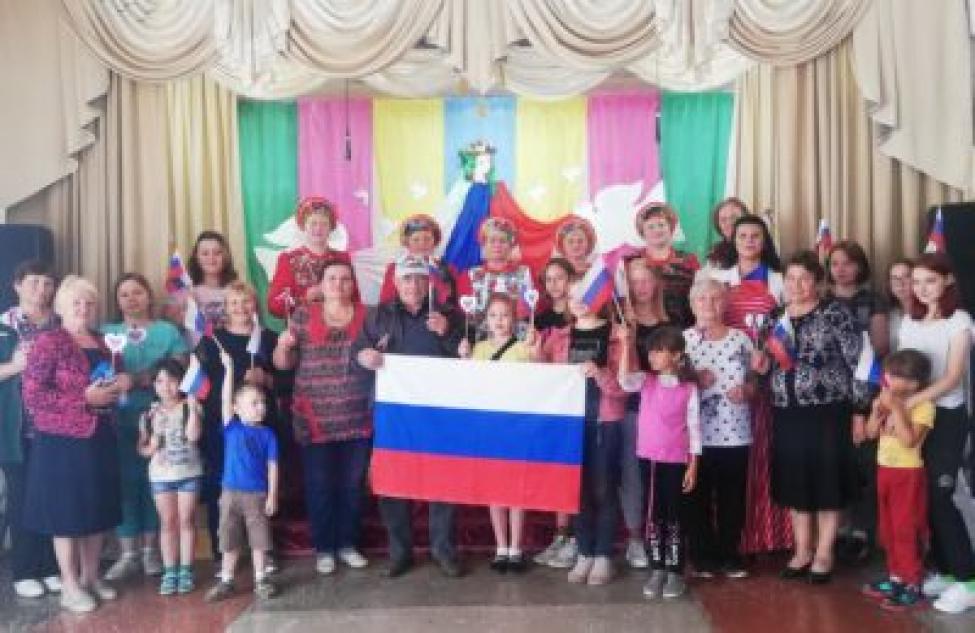 В день флага в Кочковском районе  вспомнили историю российского триколора
