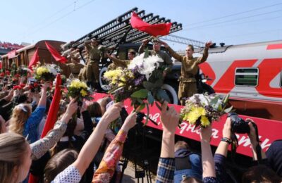 Ретро-поезд «Эшелон Победы» встретили в Новосибирской области