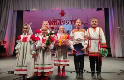 Кочковский ансамбль «Росинка» выступил на новосибирской сцене