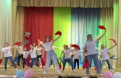 Танцевальный флешмоб «Россия — мы дети твои» прошел в Быструхинском ДК