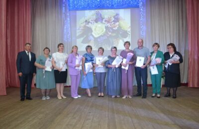 54 работника образования наградили на педагогической конференции в Кочковском районе