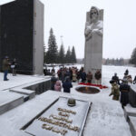 Губернатор Андрей Травников почтил память погибших воинов на Монументе Славы