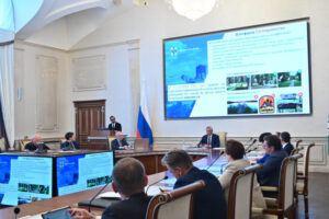 Андрей Травников потребовал ускорить регистрации на платформе «Гостеприимство»