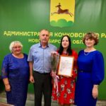 В Кочках вручили свидетельство о единовременной выплате на приобретение жилья