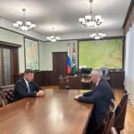 Губернатор Андрей Травников поздравил с избранием главой города Обь Сергея Синяева