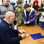 В преддверии Дня народного единства обществом «Знание» была организована встреча с Александром Карелиным