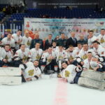 Андрей Травников вручил кубок и медали победителям хоккейного турнира МЧС