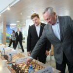 В Новосибирске губернатор Андрей Травников открыл новый шахматный клуб