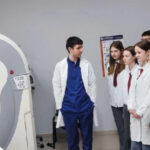 Карасукским лицеистам показали работу скорой помощи и «тяжелого» медоборудования