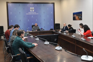 Андрей Травников посетил жителей села Козиха, пострадавших из-за изъятия животных