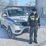 В Каргате инспектор ДПС спас из горящего дома мужчину