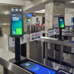 Новосибирцы стали чаще платить улыбкой за проезд в метро