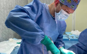 Новосибирские онкологи спасли пациентку с гигантской опухолью желудка