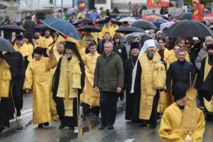 Несколько тысяч новосибирцев прошли Крестным ходом в День славянской письменности и культуры