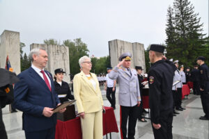На Монументе Славы новосибирским офицерам присвоили спецзвания