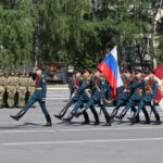 Юбилейный выпуск: Андрей Травников поздравил лейтенантов Новосибирского военного института