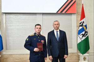 Андрей Травников вручил дипломы выпускникам программы «Герои НовоСибири»
