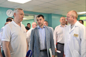 Андрей Травников проверил ход строительства детской поликлиники в Барабинском районе
