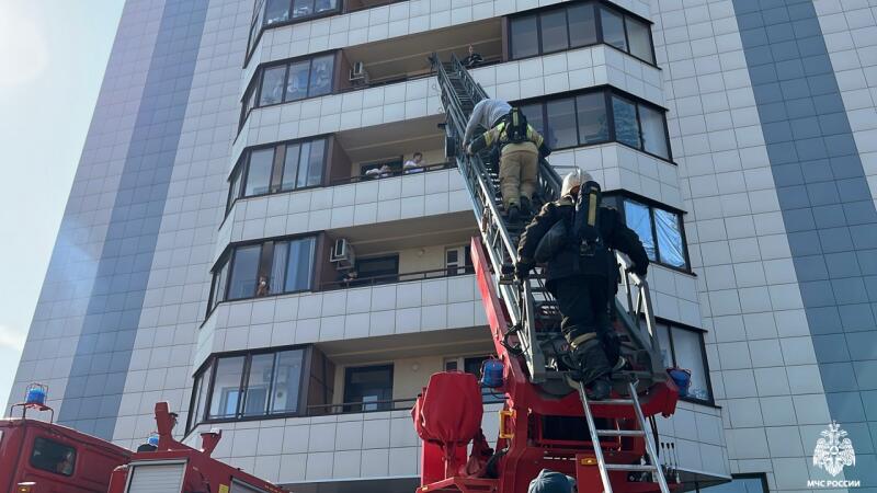 В Новосибирске прошли пожарно-тактические учения в 26-этажном жилом доме