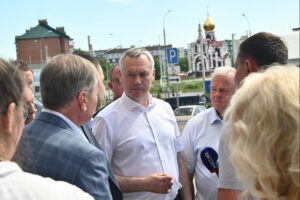 Андрей Травников поручил усилить работу по подготовке и привлечению медкадров