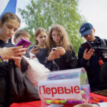 Более 10 000 учеников стали участниками «Линейки Первых» в Новосибирске