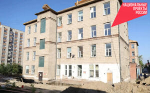 Губернатор Андрей Травников проверил ход обновления социальных объектов в Бердске