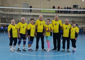 Кочковские ветераны стали первыми в волейболе в Болотном